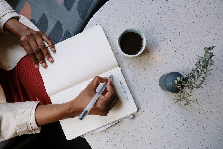 Beginner Guide to Journaling Every Day for Better Well-Being
